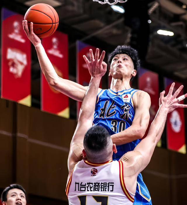 赛艇联赛上演强强对话,河套霹雳队绝杀吴越天虎队,多点开花奏效;关键战拿下信心的简单介绍 赛艇联赛上演强强对话,河套霹雳队绝杀吴越天虎队,多点开花奏效;关键战拿下信心的简单介绍