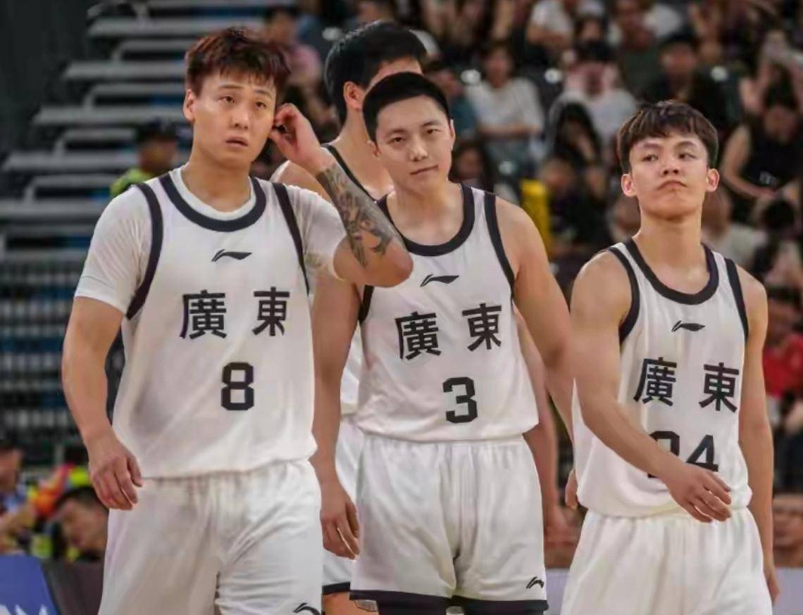 费耶诺德vs阿贾克斯怎么中断了-爱游戏官方