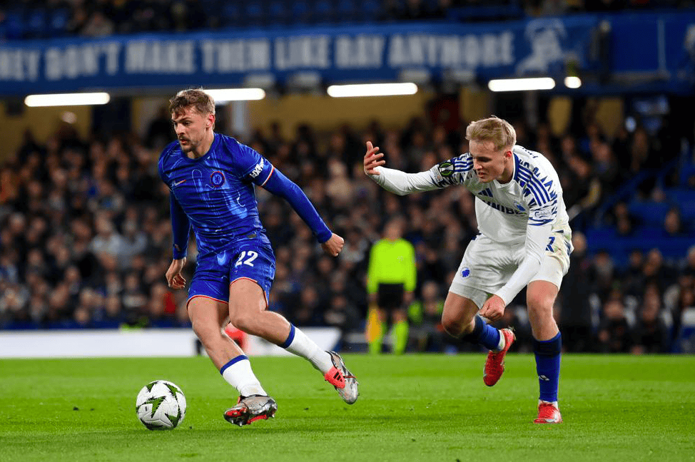 包含转会期切尔西备战欧联，门线救险细节曝光，管理层满意，临场指挥获称赞的词条-爱游戏